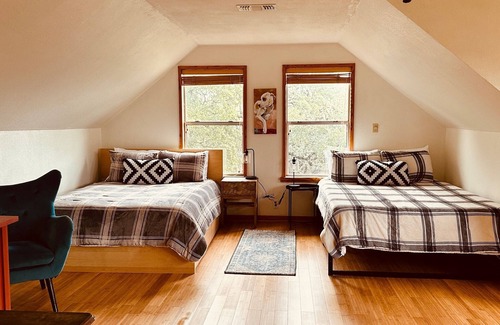 San Marcos Bed & Breakfast | Master Suite at the Honeycomb (shared house)