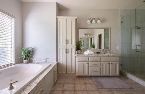 Shenandoah Valley House | Master Suite Fraser Family Vineyard Stay in Amador