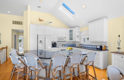 Avalon House | Master Suite with private deck full bath with jacuzzi tub, Large wrap around deck to dinner with the family. Beach path is on 48th Street to one of most desirable beach locations on the island.