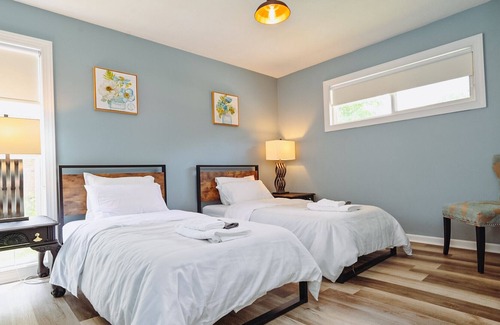 Augusta House | Master Vacation - private pool, fence yard, WFH office provide.