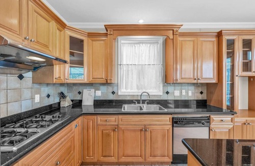 Marpole House | Master Vacation Suite