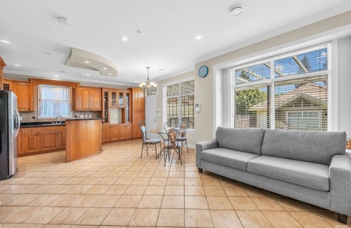 Marpole House | Master Vacation Suite
