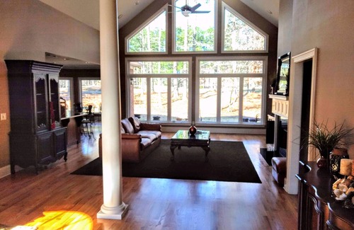 Langley House | Masters Golf Tournament week rental on Mt. Vintage Golf Course