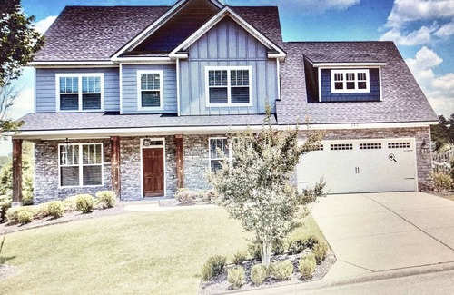 Evans House | Masters Rental - Beautiful, spacious home in a quiet neighborhood