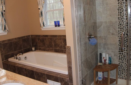 Lackawaxen House | Masthope 6 BR 4BA Contemporary Chalet Sleeps 16 Walk to the lodge slopes & pool