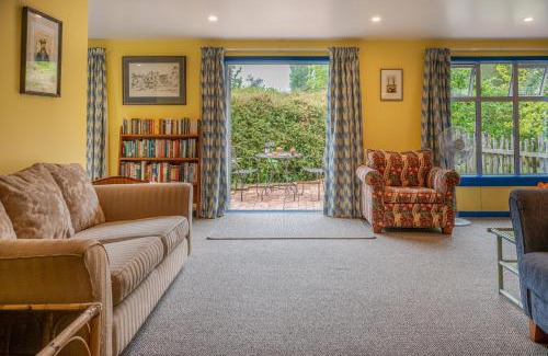 Port Levy House | Matagouri Cottage - Port Levy Holiday Home