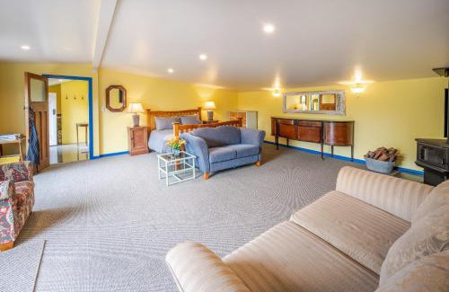 Port Levy House | Matagouri Cottage - Port Levy Holiday Home