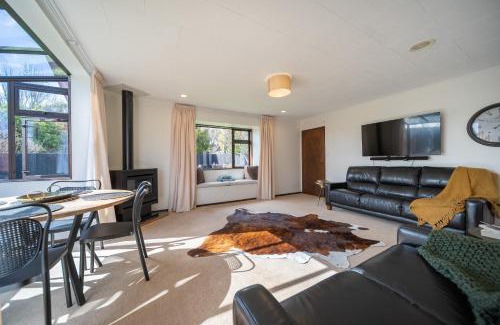 Te Anau House | Matai by the Lake - Te Anau