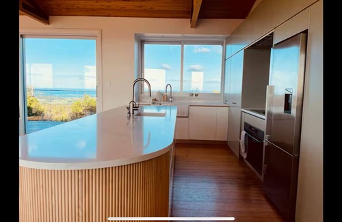 Whangaripo House | Matakana View- Treetop retreat in Matakana