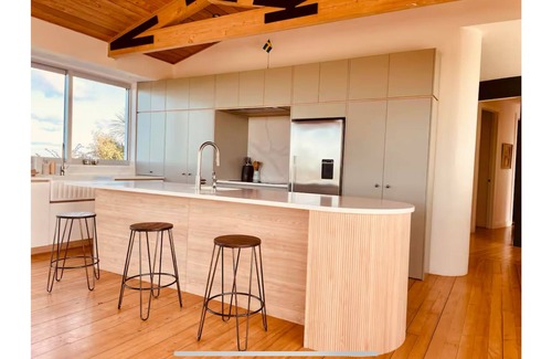 Whangaripo House | Matakana View- Treetop retreat in Matakana