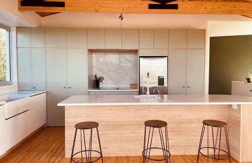 Whangaripo House | Matakana View- Treetop retreat in Matakana