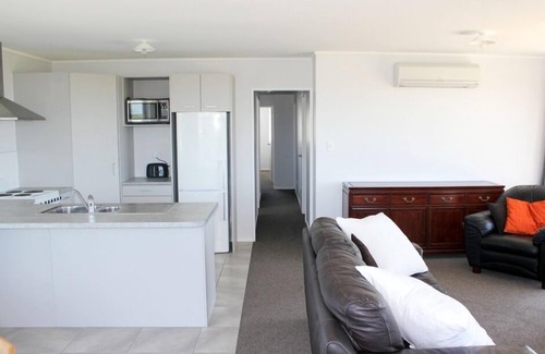 Awhitu House | Matakawau Family Bach - 50 minutes from Drury Motorway