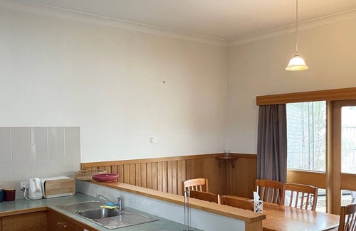 Franklin House | Mathinna House is a four bedroom heritage home in the heart of Franklin.