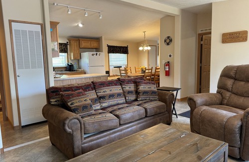 Laurens House | Matt's House - quiet country home, 3 bdrm, near ASV