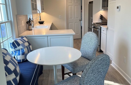 Mattapoisett Cottage | Mattapoisett village - beach across the street