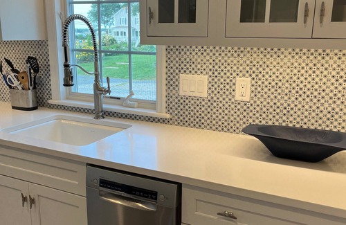 Mattapoisett Cottage | Mattapoisett village - beach across the street