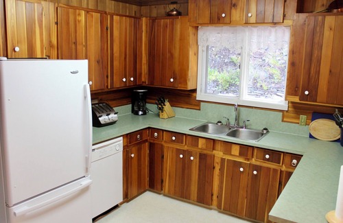 Central Kootenay House | MATTI HOUSE AND MARINA ON KOOTENAY LAKE