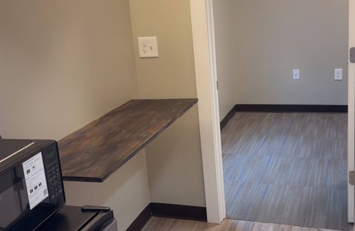 Mattoon House | Mattoon - A5 King & 2 Fulls Bunk Bed - Two Room Suite