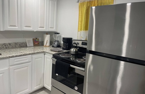 Belize City Apartment | MATUK&ROSE, Cozy , 1 Bedroom , 1 BathroomUnit , complete with AC,WiFi,smart TVn