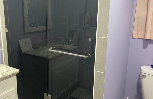 Belize City Apartment | MATUK&ROSE, Cozy , 1 Bedroom , 1 BathroomUnit , complete with AC,WiFi,smart TVn