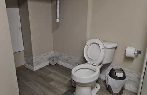 Fort Gary House | Mature neighbourhood - A Basement Room. 6 minutes to U of M. 5mins to Kings Park