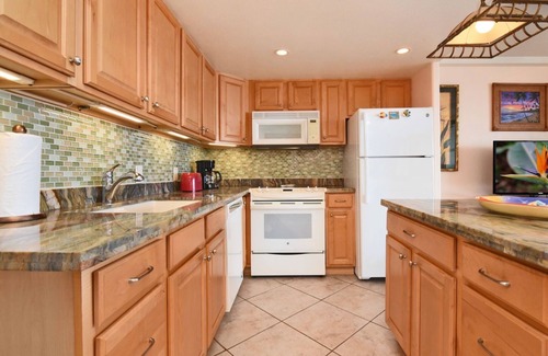 Honokowai Condo | MAUI OCEAN Beach FRONT AMAZING VIEWS AUGUST SPECIAL 245 nightly