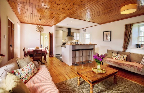 Gorebridge Cottage | Mauldslie Hill Cottage