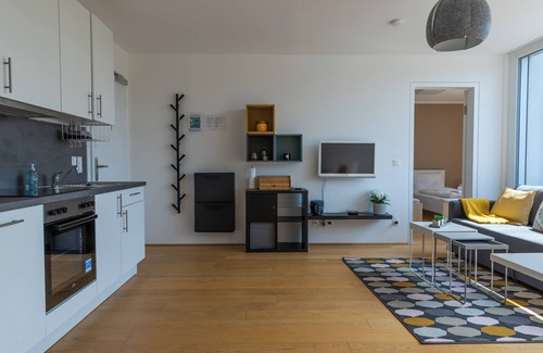 Donaustadt Apartment | Maureen Lovely 2 Bedroom Unit with Community Pool