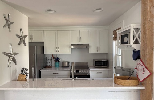 Mashpee Cottage | Maushop Village Getaway with Ocean Views, Steps to Private Beach