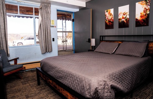 Raton Hotel | Maverick Motel and Glamp Ground