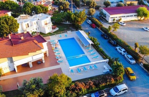 Foca Villa | Mavi bayraklı koyda denize sıfır lüks suit