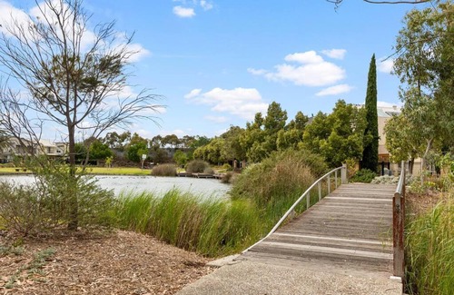 Mawson Lakes Apartment | Mawson Lakes Retreat - 3BR, Wifi, Parking