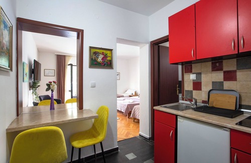 Lepetane Hotel | MaXhit Apartments