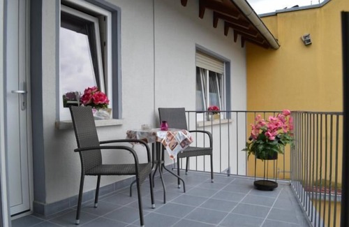 Roedental Apartment | Maximilian vacation apartment with balcony and cozy garden furniture