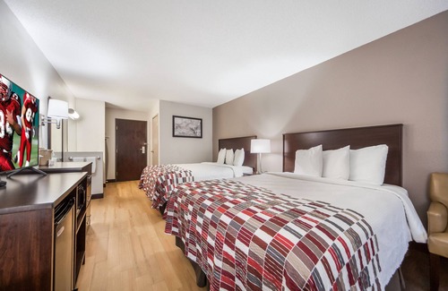 Council Bluffs Hotel | Maximum Comfort and Convenience! Free Parking, Pet-friendly, Indoor Pool!