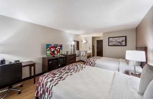Council Bluffs Hotel | Maximum Comfort! 2 Units with Free Parking, Pet-friendly, Indoor Pool!