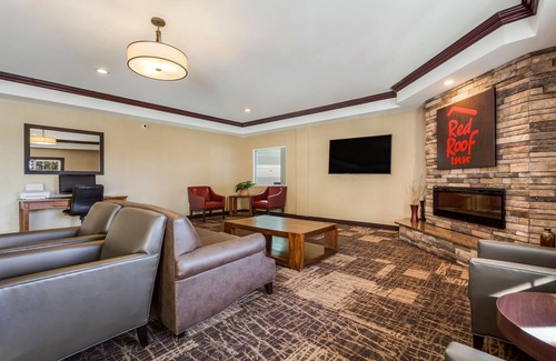 Council Bluffs Hotel | Maximum Comfort! 4 Units with Free Parking, Pet-friendly, Indoor Pool!