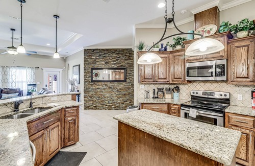 South Side House | Maximus Drive Estate | House in Corpus Christi