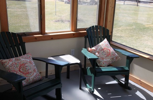 Brandon House | May - 2 bedroom mid-century home with yard and views - close to village center