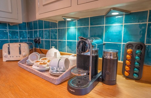 Newton Abbot Cottage | May Blossom Barn