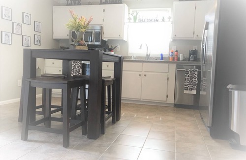 Mount Airy House | Mayberry Front Porch - 0.5 miles to downtown Mayberry