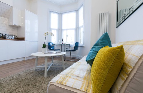 West Ham Apartment | Maycourt Property Gem