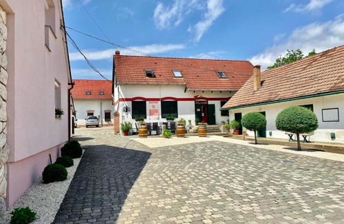 Villany Bed & Breakfast | Mayer Pince Panzió