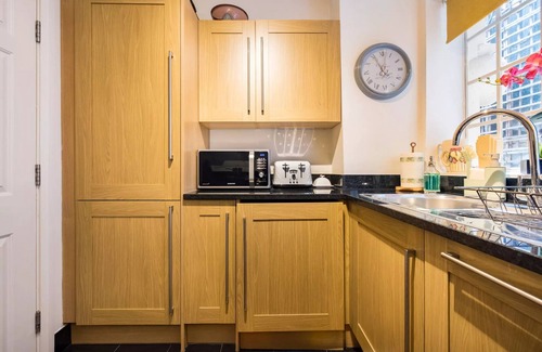 Mayfair Apartment | Mayfair Centre 3-Bed 5-Guest Art Nouveau Flat in 1729 Private House
