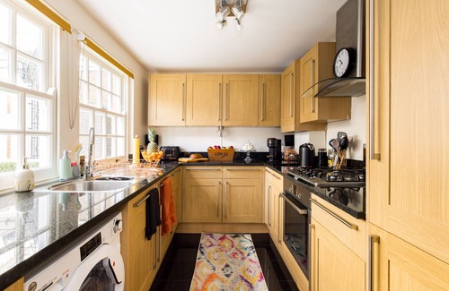 Mayfair Apartment | Mayfair Centre 3-Bed 6-Guest Penthouse w/Patio & AC Berkeley Square