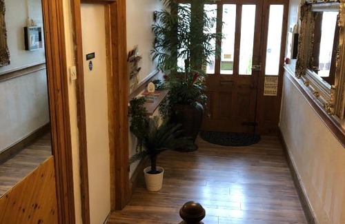 Penylan House | Mayfair Guest House