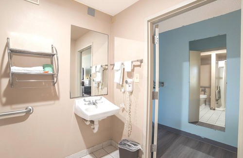 Williamston Hotel | Mayfair Inn