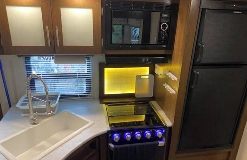 Delair House | MayfairCana Avenger RV
