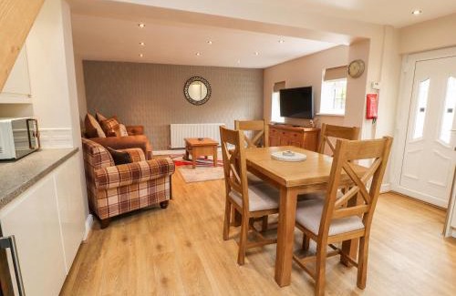 Blackpool House | Mayfield Cottage