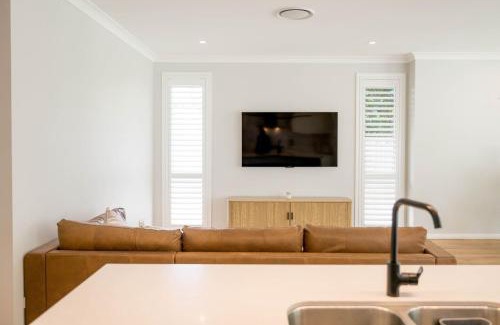 Mayfield House | Mayfield Modern Haven
